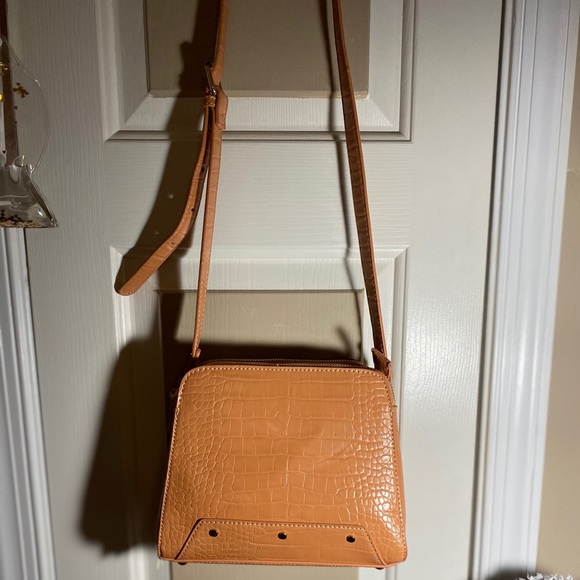 KAYLA+AVA VEGAN CROSS BODY PURSE - Picture 6 of 7